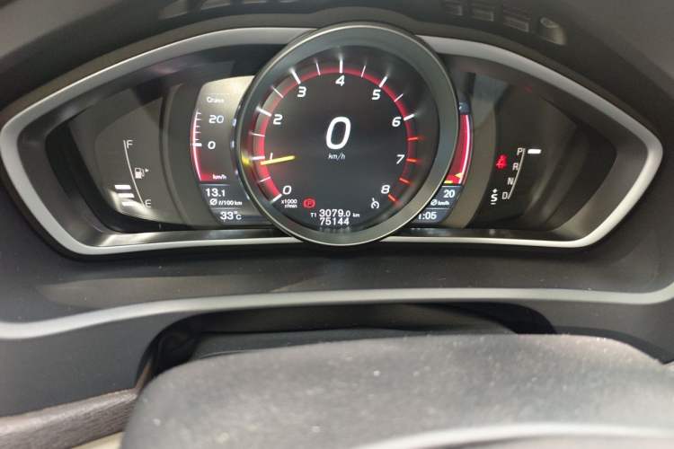 Used Volvo V40 2015 1.6T Zhiya Edition Odometer Close Up