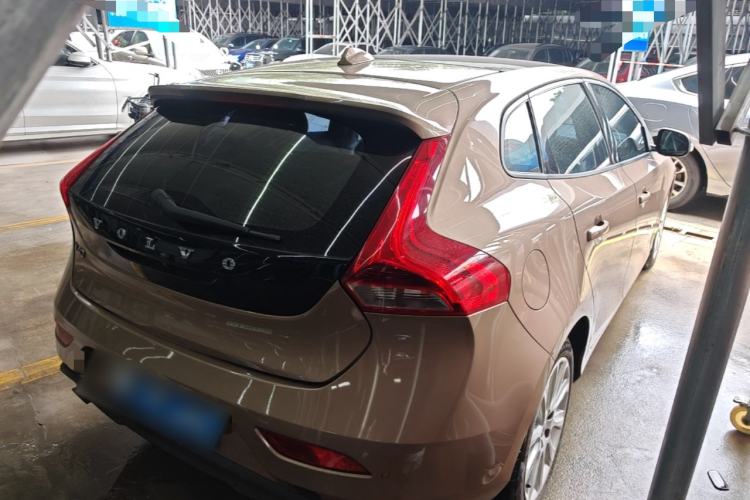 Used Volvo V40 2015 1.6T Zhiyi Edition Rear Right 45 Deg