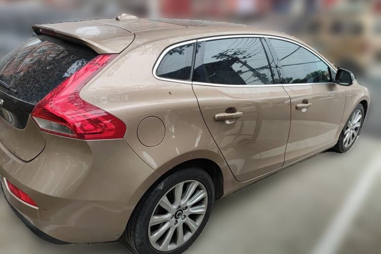 Used Volvo V40 2015 1.6T Zhiya Edition Rear Right 45 Deg