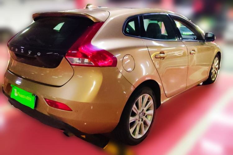 Used Volvo V40 2015 1.6T Zhiyi Edition Rear Right 45 Deg