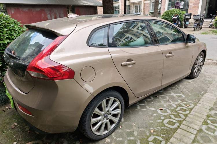 Used Volvo V40 2015 1.6T Zhiyi Edition Rear Right 45 Deg