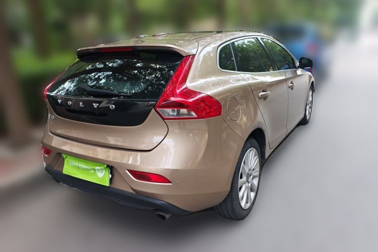 Used Volvo V40 2015 1.6T Zhiya Edition Rear Right 45 Deg