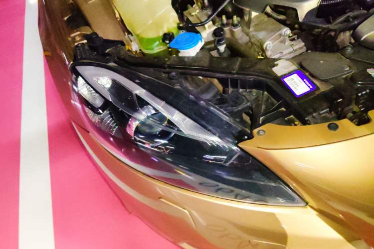 Used Volvo V40 2015 1.6T Zhiyi Edition Right Front Headlight