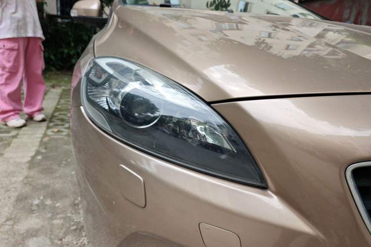 Used Volvo V40 2015 1.6T Zhiyi Edition Right Front Headlight