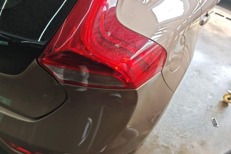 Used Volvo V40 2015 1.6T Zhiyi Edition Right Rear Taillight