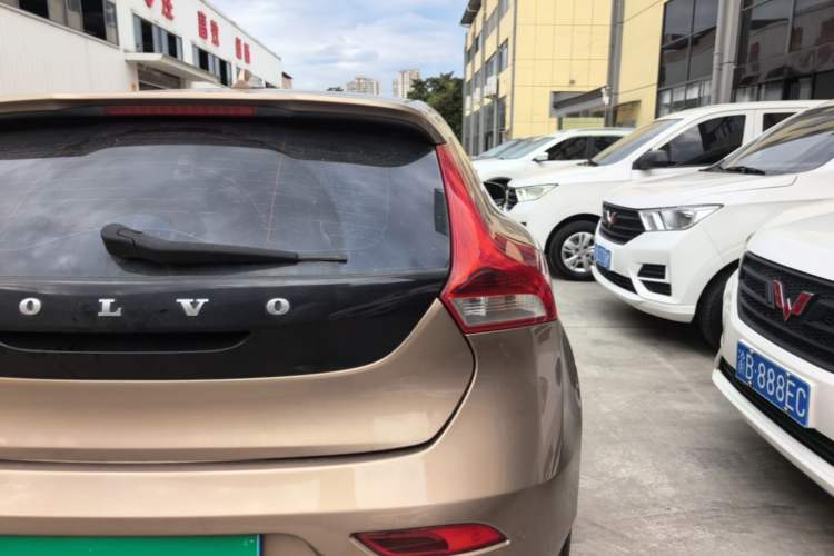 Used Volvo V40 2015 1.6T Zhiyi Edition Right Rear Taillight