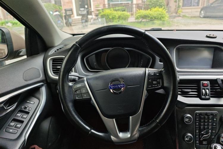 Used Volvo V40 2015 1.6T Zhiyi Edition Steering Wheel