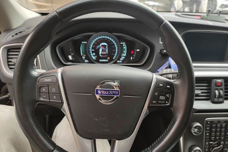 Used Volvo V40 2015 1.6T Zhiya Edition Steering Wheel