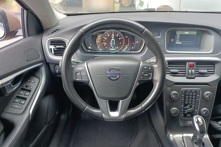 Used Volvo V40 2015 1.6T Zhiyi Edition Steering Wheel