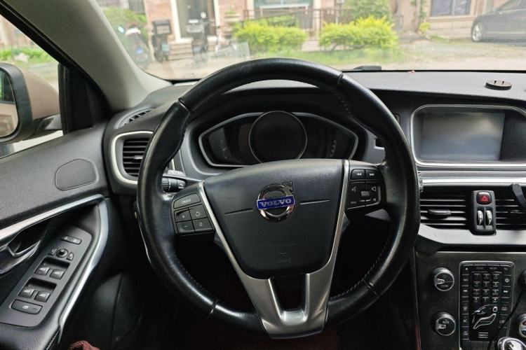 Used Volvo V40 2015 1.6T Zhiyi Edition Steering Wheel