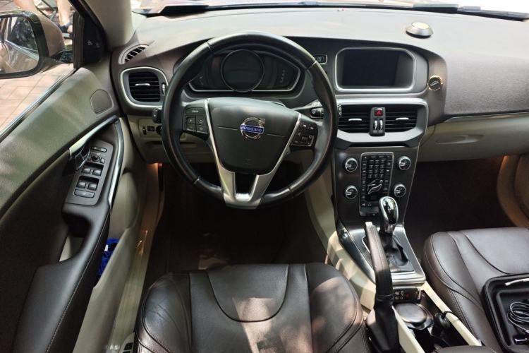 Used Volvo V40 2015 1.6T Zhiya Edition Steering Wheel