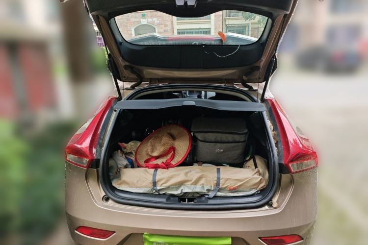 Used Volvo V40 2015 1.6T Zhiyi Edition Trunk