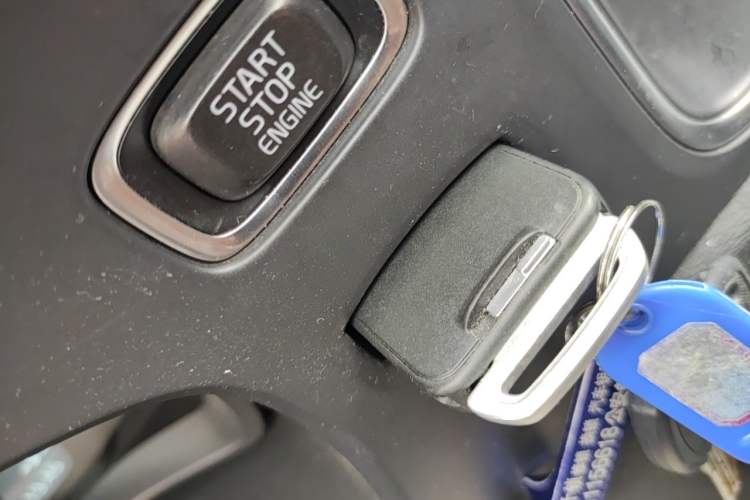 Used Volvo V40 2015 1.6T Zhiya Edition Vehicle Key