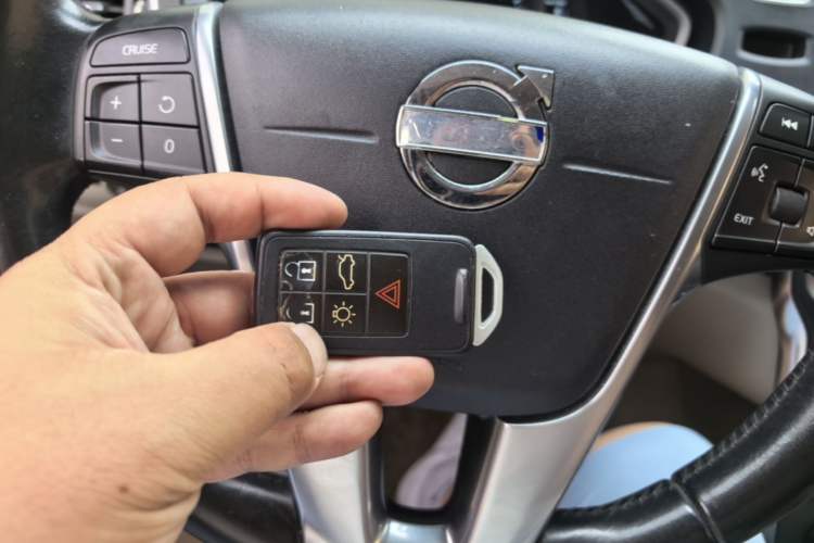Used Volvo V40 2015 1.6T Zhiyi Edition Vehicle Key