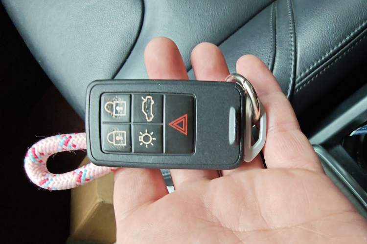 Used Volvo V40 2015 1.6T Zhiyi Edition Vehicle Key
