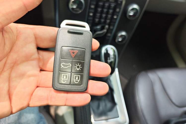 Used Volvo V40 2015 1.6T Zhiya Edition Vehicle Key