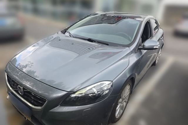 Ojetý Volvo V40 2015 1.6T Zhiyi Edition