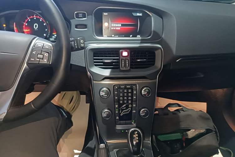 Used Volvo V40 2015 1.6T Zhiyi Edition Audio And AC Panel