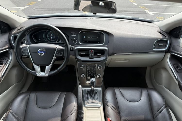Used Volvo V40 2015 1.6T Zhiya Edition Audio And AC Panel