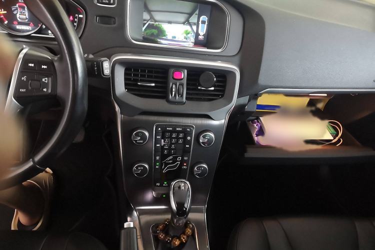 Used Volvo V40 2015 1.6T Zhiya Edition Audio And AC Panel