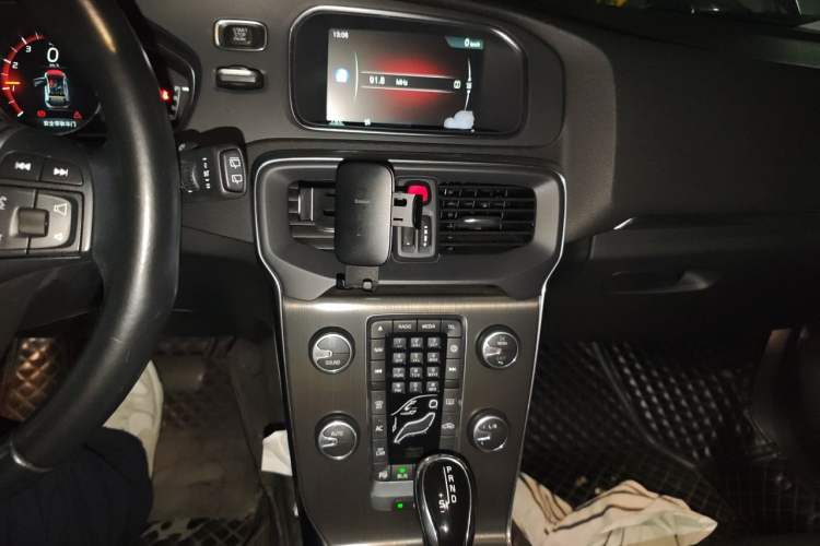Used Volvo V40 2015 1.6T Zhiya Edition Audio And AC Panel