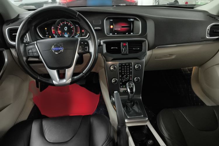 Used Volvo V40 2015 1.6T Zhiya Edition Center Console