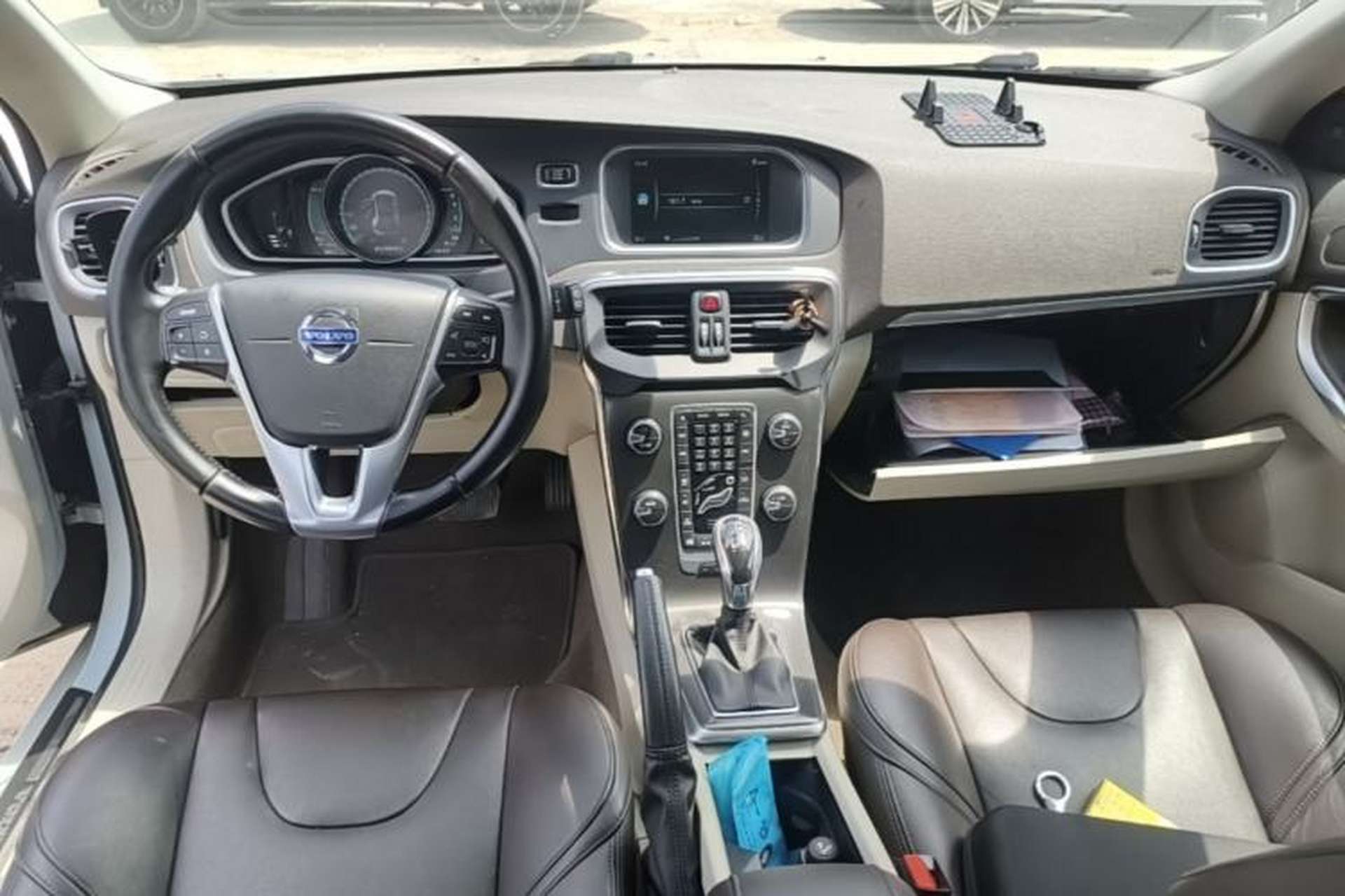 Used Volvo V40 2015 1.6T Zhiya Edition Center Console