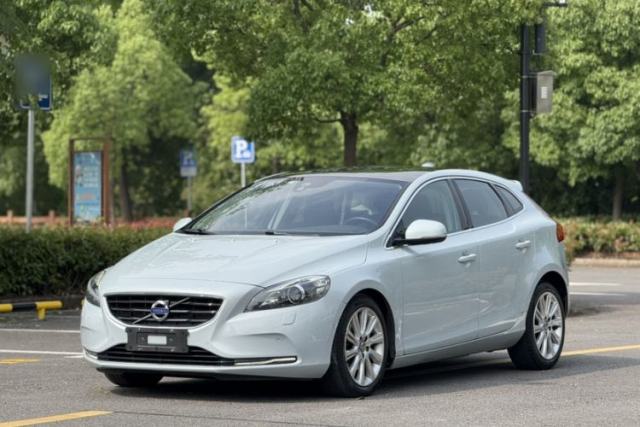 Used Volvo V40 2015 1.6T Zhiya Edition