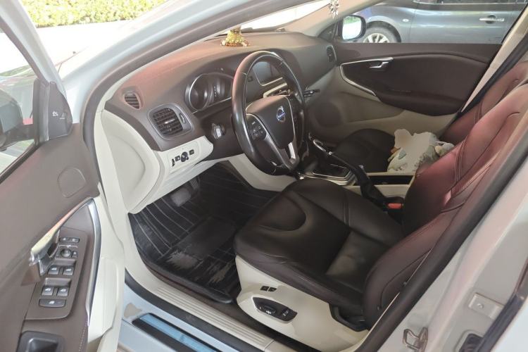 Used Volvo V40 2015 1.6T Zhiya Edition Driver Seat