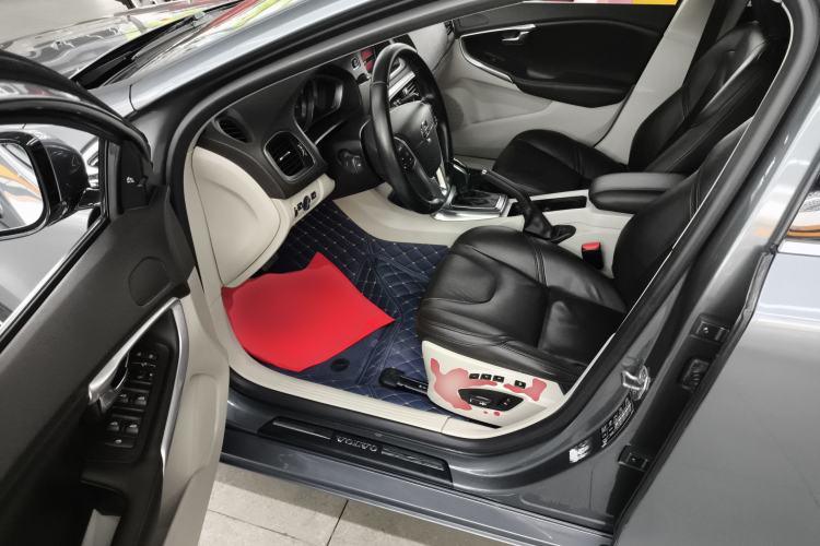 Used Volvo V40 2015 1.6T Zhiya Edition Driver Seat