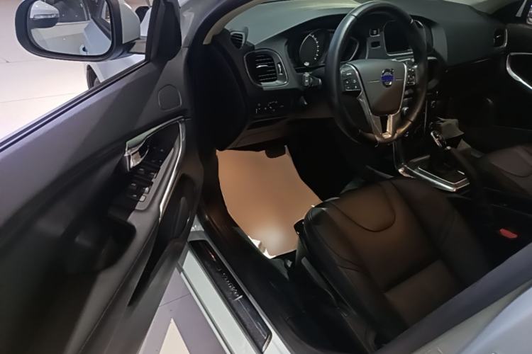 Used Volvo V40 2015 1.6T Zhiyi Edition Driver Seat
