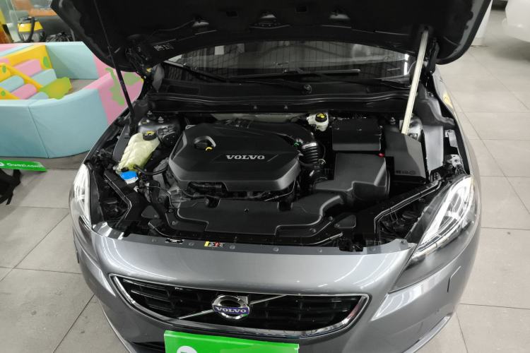 Used Volvo V40 2015 1.6T Zhiya Edition Engine Bay