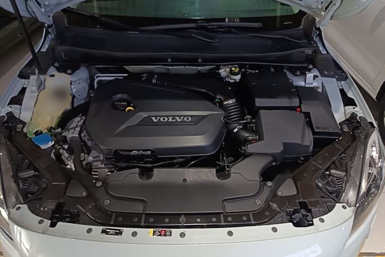 Used Volvo V40 2015 1.6T Zhiyi Edition Engine Bay