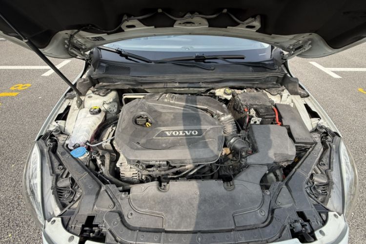 Used Volvo V40 2015 1.6T Zhiya Edition Engine Bay