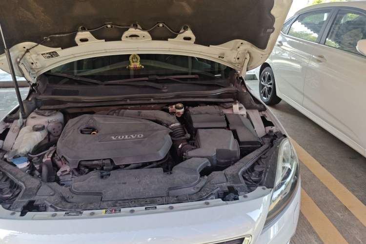 Used Volvo V40 2015 1.6T Zhiya Edition Engine Bay Left