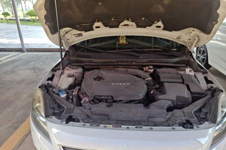 Used Volvo V40 2015 1.6T Zhiya Edition Engine Bay Right