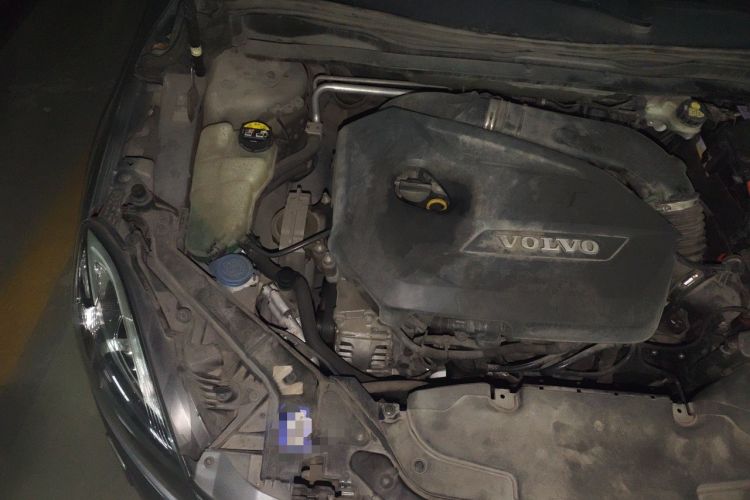 Used Volvo V40 2015 1.6T Zhiya Edition Engine Bay Right