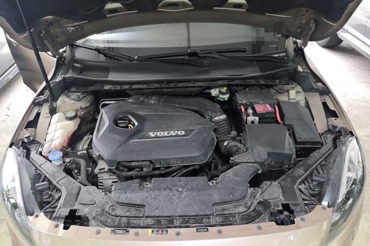 Used Volvo V40 2015 1.6T Zhiya Edition Engine Bay