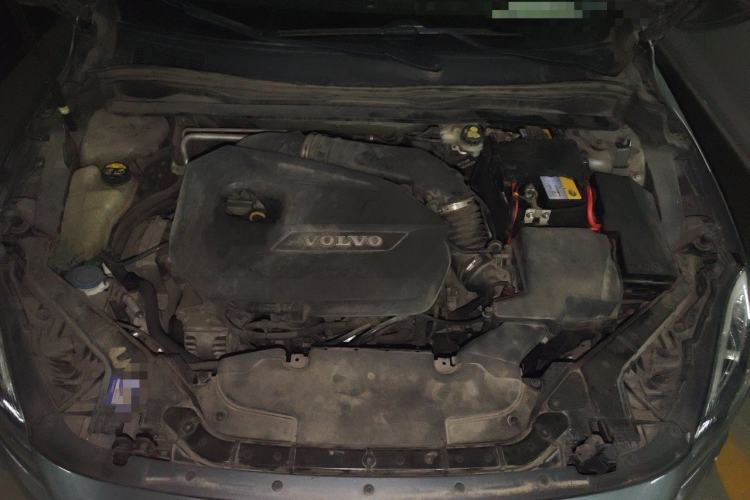 Used Volvo V40 2015 1.6T Zhiya Edition Engine Bay
