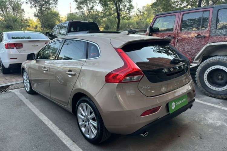 Used Volvo V40 2015 1.6T Zhiya Edition Exterior 2