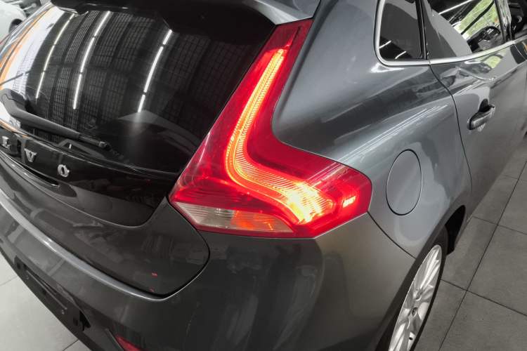 Used Volvo V40 2015 1.6T Zhiya Edition Exterior 3