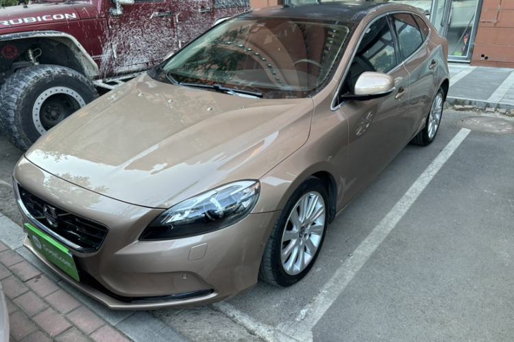Used Volvo V40 2015 1.6T Zhiya Edition Exterior 3