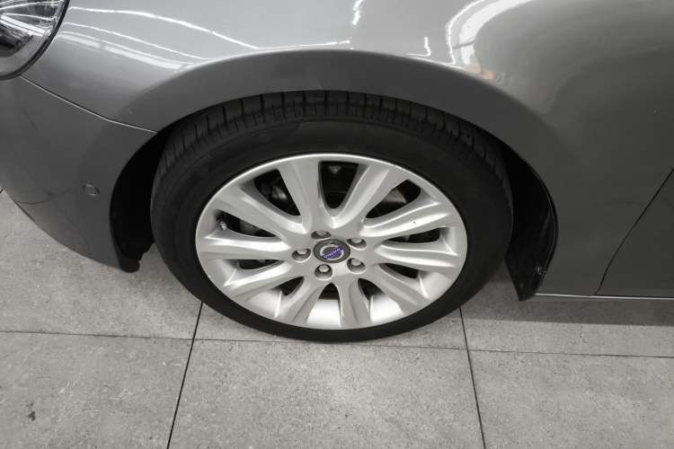 Used Volvo V40 2015 1.6T Zhiya Edition Exterior 4