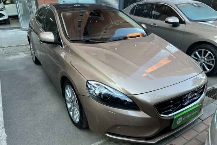 Used Volvo V40 2015 1.6T Zhiya Edition Exterior 5