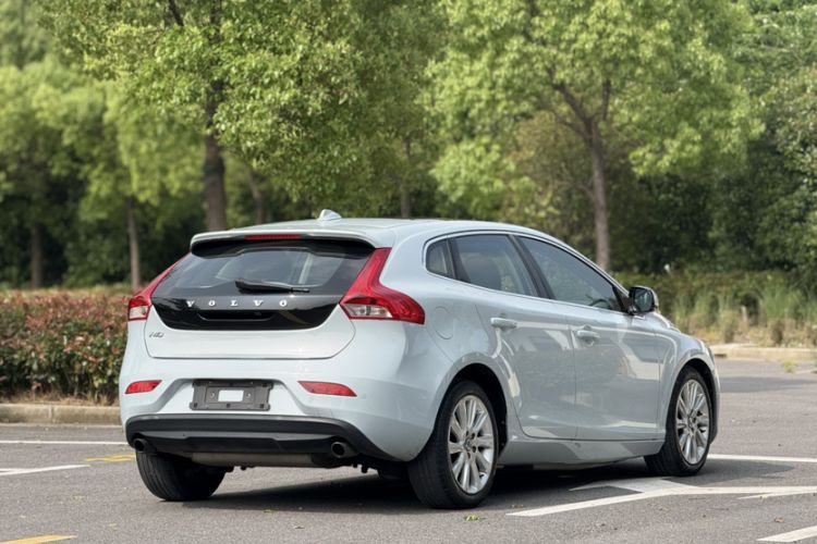 Used Volvo V40 2015 1.6T Zhiya Edition Exterior 8
