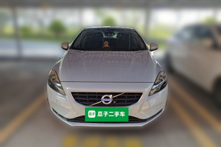 Used Volvo V40 2015 1.6T Zhiya Edition Front