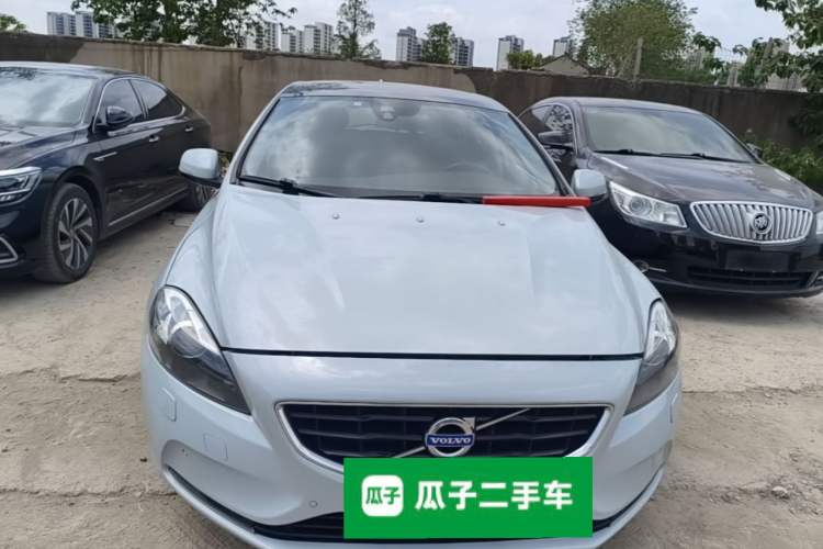 Used Volvo V40 2015 1.6T Zhiya Edition Front