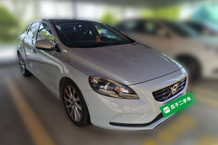 Used Volvo V40 2015 1.6T Zhiya Edition Front Right 45 Deg