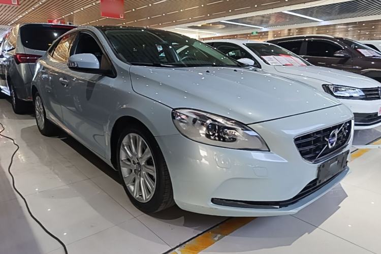 Used Volvo V40 2015 1.6T Zhiyi Edition Front Right 45 Deg