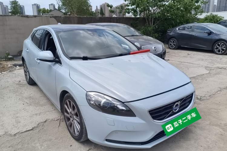 Used Volvo V40 2015 1.6T Zhiya Edition Front Right 45 Deg
